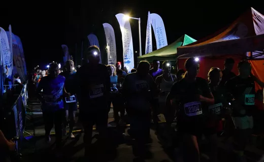 Ostatnie piątkowe zmagania na Festiwalu Biegowym. Ruszył Bieg Nocny na 7 km - 44